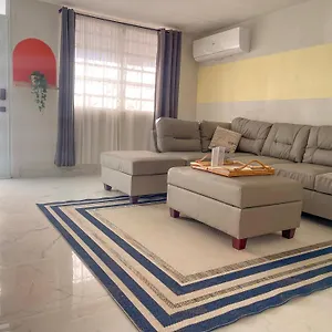 Relaxing Retreat For 5 Close To & Airport Apartment